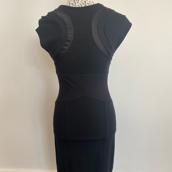 Diane von Furstenberg form fitting business, shin length sheath dress; business - Picture 3 of 4